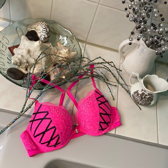 💖BEYOND SEXY La Senza limited edition ribbon & jewel embellished bra 36A PINK - Picture 1 of 11